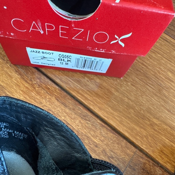 Capezio Jazz shoes girl size 12 - Picture 2 of 5